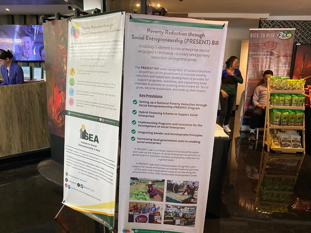 passpresentnow's tweet photo. #ATM We’re here for the #artisanweekend at #corohotel! Catch these unique and #proudlypinoy products until Sunday at 8:00 PM! 🇵🇭
#TradeFair #Marketplace #PRESENTBill #WEEConnect #SocialEntrepreneurship https://t.co/bQPELrFjyz
