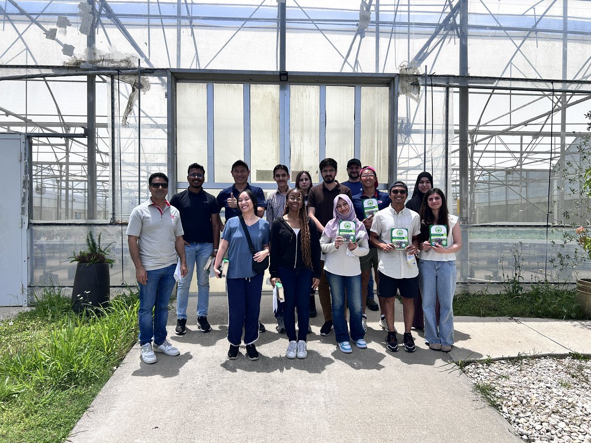 microbiome_lab's tweet photo. As part of Farm Day, Students from @UHEngineering visited Moon Flower Farms_Houstonβs first indoor hydroponic farm π±
This activity is supported by USDA-HSI program.
#FarmDay #MoonFlowerFarms #UrbanAg https://t.co/FGLdMRqVzO