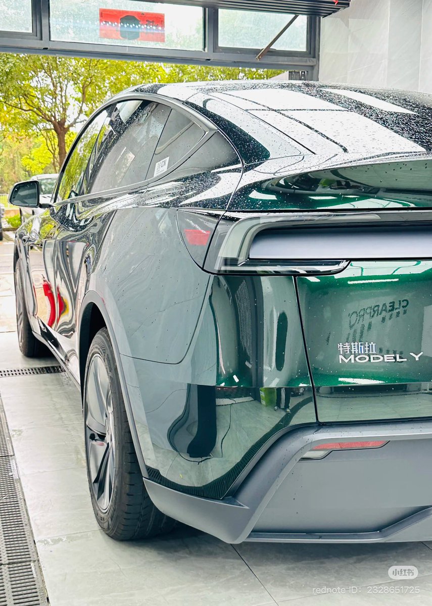 The Tesla Newswire tweet media