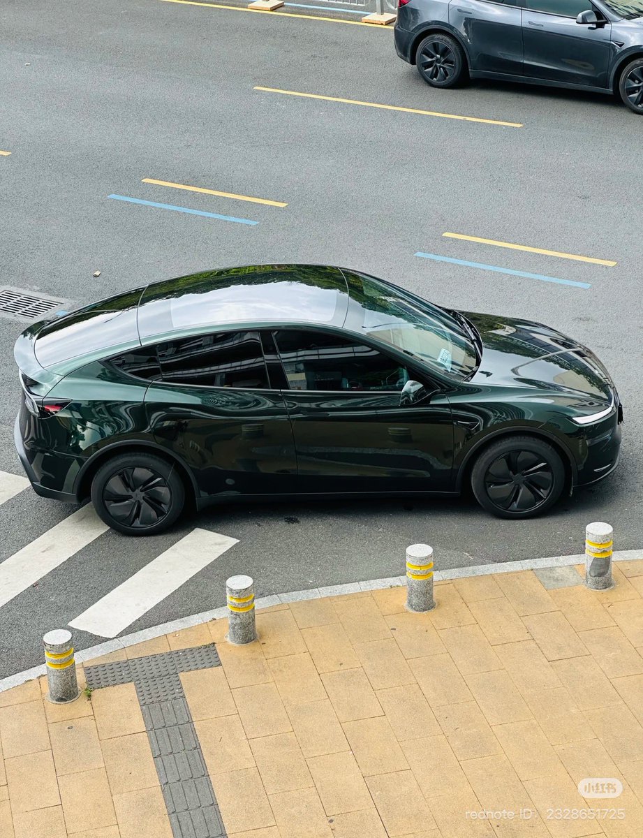 The Tesla Newswire tweet media