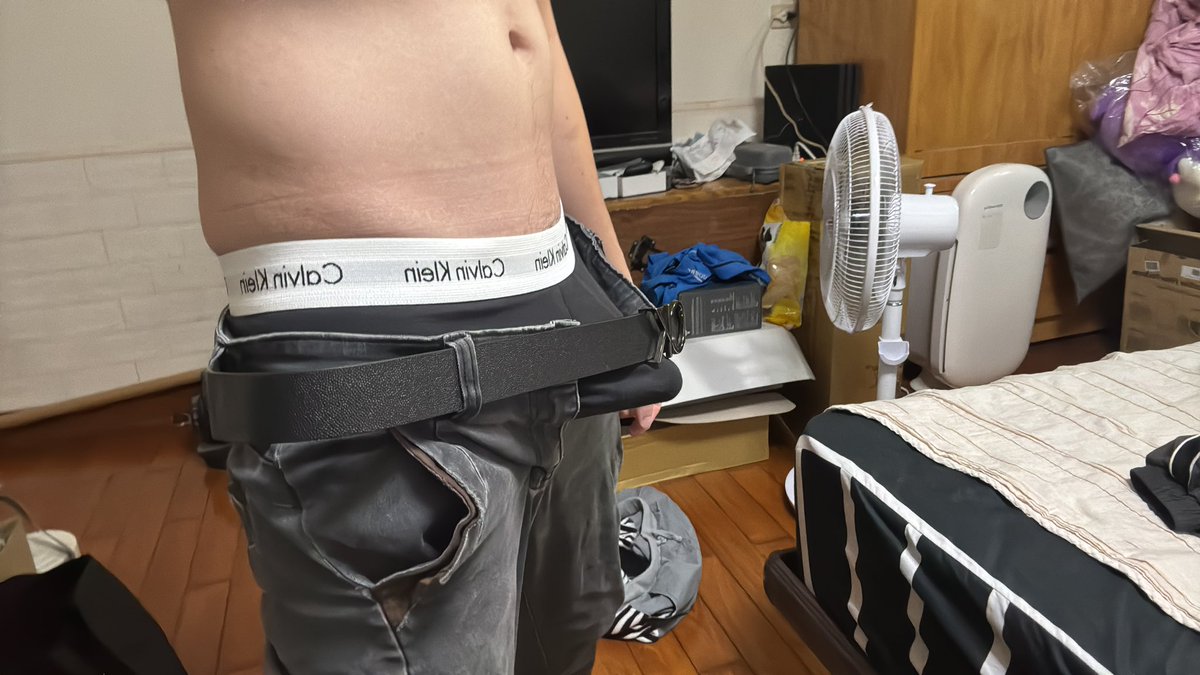 弟弟好色想吃😋剛下班的原味屌
等等拍影片給你們看😏