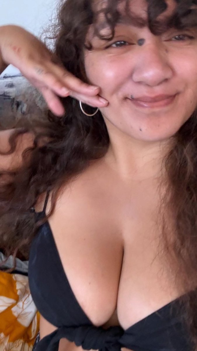 Precious_sgood's tweet photo. Come watch me take all this off 😫 https://t.co/H9zYnZJS2M