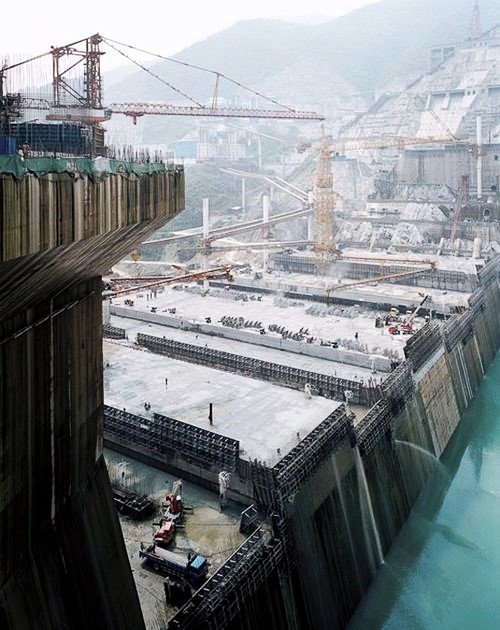 15 Mega Projects Around the World

These multi-trillion-dollar, audacious engineering projects are reshaping our planet.

Get ready to explore mind-blowing mega projects that are reshaping our world! 🧵