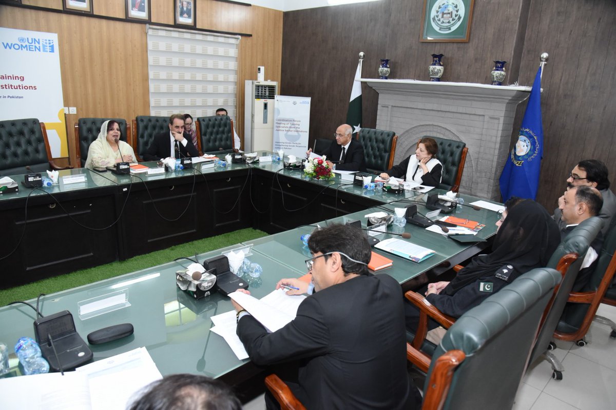 unwomen_pak's tweet photo. At the #KPJA Quarterly Coordination Forum (14 May), senior reps from Judiciary, Police &amp; Prosecution endorsed the Gender Fair Language Toolkit, urged gender review of criminal laws, GBV case analysis &amp; forensics training for IOs. Medico-legal ethics also up for review. #RuleOfLaw https://t.co/dUb6JYMCHb