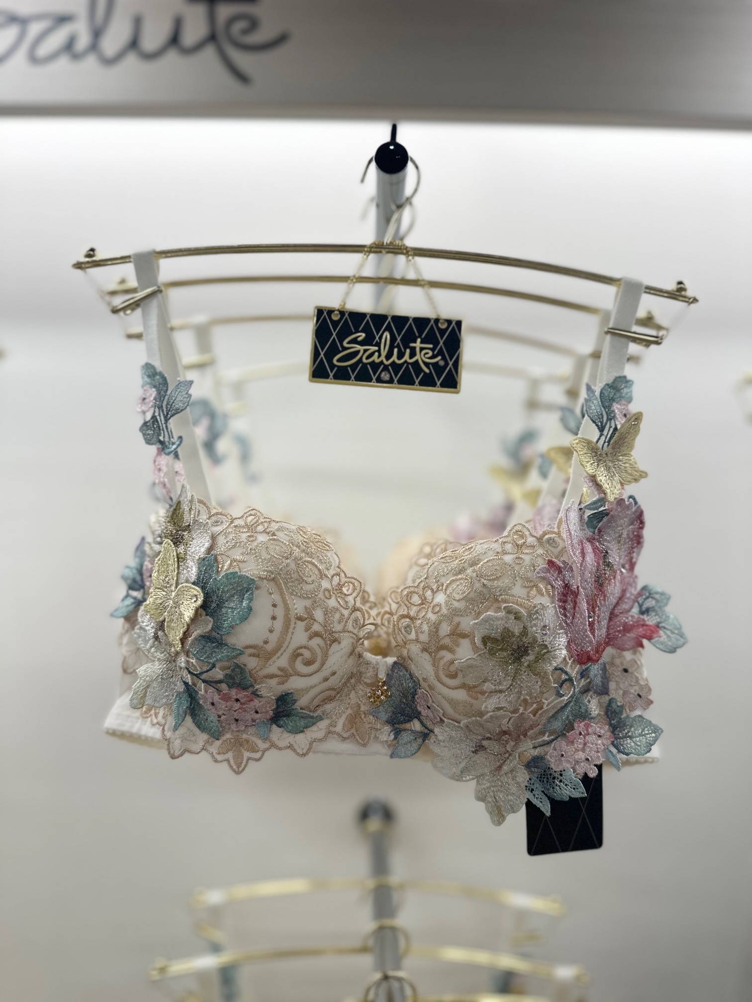 サルート【おやゆび姫】D65&ソングM IV 19 店舗限定 おやゆび姫☆限定発売☆サルート☆新品☆ブラ☆タンガ☆ソング
