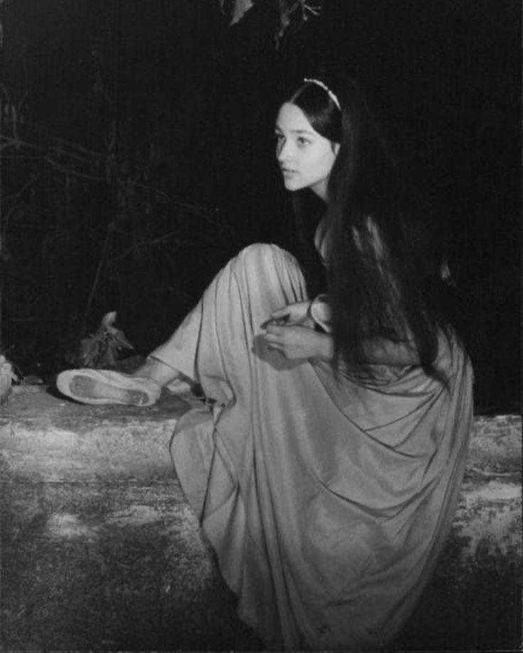 ladymedieval's tweet photo. Olivia Hussey, Romeo and Juliet. (1968) https://t.co/JdTghKTsqb