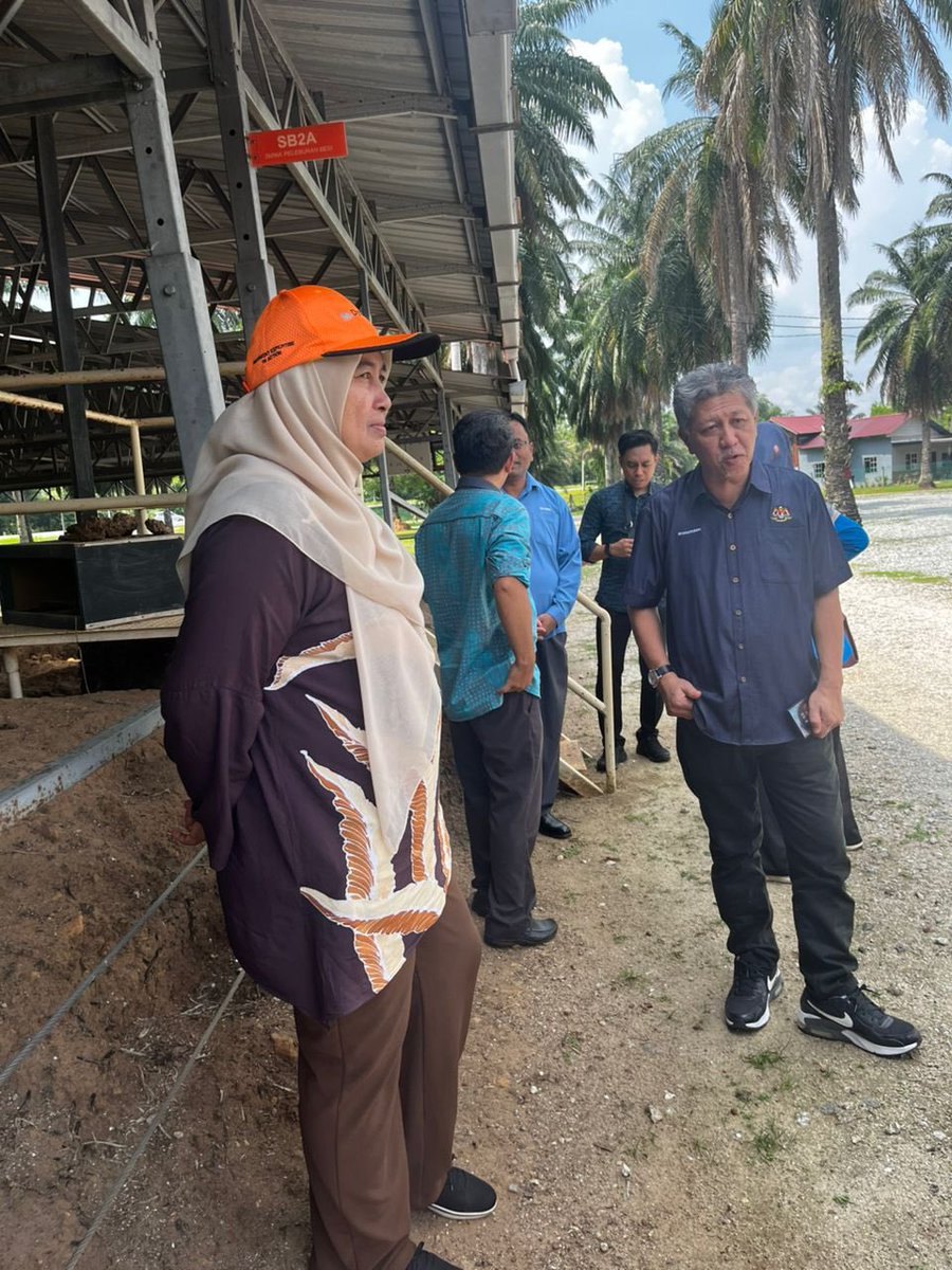 CKBA2 JKR (@ckba2_jkr) on Twitter photo Mesyuarat Penyelarasan Projek Naik Taraf Kompleks Arkeo-Pelancongan Tamadun Sg Batu, Kedah yg dipengerusi oleh YB Exco & lawatan ke tapak bersama KSU MOTAC, Pengarah JWN.
<a href="/moworksmy/">Kementerian Kerja Raya Malaysia</a>
<a href="/IPJKR_Official/">JKR Malaysia Rasmi</a>
<a href="/RoslanisE/">Roslan bin Ismail</a>
<a href="/TkpkrBangunan/">PEJABAT TKPKR (Sektor Bangunan)</a>
<a href="/IEsa2018/">IbrahimEsa2018</a>
<a href="/Shahrom_007/">Mohd Shahrom</a>
<a href="/Ar_Azman_5167/">Ar AzmanHashim</a>
<a href="/BaizuraSBMN/">Siti Baizura binti Mohamad Noor</a> Mesyuarat Penyelarasan Projek Naik Taraf Kompleks Arkeo-Pelancongan Tamadun Sg Batu, Kedah yg dipengerusi oleh YB Exco & lawatan ke tapak bersama KSU MOTAC, Pengarah JWN.
<a href="/moworksmy/">Kementerian Kerja Raya Malaysia</a>
<a href="/IPJKR_Official/">JKR Malaysia Rasmi</a>
<a href="/RoslanisE/">Roslan bin Ismail</a>
<a href="/TkpkrBangunan/">PEJABAT TKPKR (Sektor Bangunan)</a>
<a href="/IEsa2018/">IbrahimEsa2018</a>
<a href="/Shahrom_007/">Mohd Shahrom</a>
<a href="/Ar_Azman_5167/">Ar AzmanHashim</a>
<a href="/BaizuraSBMN/">Siti Baizura binti Mohamad Noor</a>
