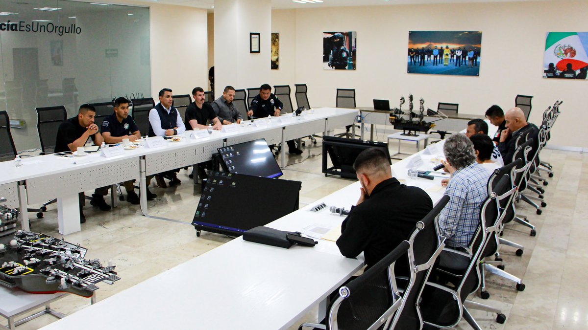 Secretaría de Seguridad Pública (@sspgobpue) on Twitter photo Durante una mesa de trabajo encabezada por el vicealmirante Francisco Sánchez González, titular de la <a href="/SSPGobPue/">Secretaría de Seguridad Pública</a>, y <a href="/silvia_tanus/">Silvia Tanús</a>, secretaria de la <a href="/MTGobPue/">Secretaría de Movilidad y Transporte</a>, en coordinación con autoridades de Coronango, <a href="/SSC_Cholula/">Secretaría de Seguridad Ciudadana</a>, <a href="/SSC_Pue/">SSC Puebla</a>, Amozoc, <a href="/SSPPCSnAndresCH/">SSPPC San Andrés Cholula</a> y Cuautlancingo, se Durante una mesa de trabajo encabezada por el vicealmirante Francisco Sánchez González, titular de la <a href="/SSPGobPue/">Secretaría de Seguridad Pública</a>, y <a href="/silvia_tanus/">Silvia Tanús</a>, secretaria de la <a href="/MTGobPue/">Secretaría de Movilidad y Transporte</a>, en coordinación con autoridades de Coronango, <a href="/SSC_Cholula/">Secretaría de Seguridad Ciudadana</a>, <a href="/SSC_Pue/">SSC Puebla</a>, Amozoc, <a href="/SSPPCSnAndresCH/">SSPPC San Andrés Cholula</a> y Cuautlancingo, se