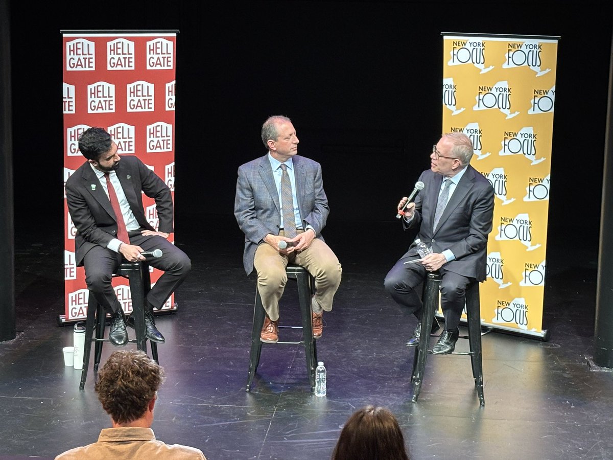JCColtin's tweet image. Candidates get to ask each other questions tonight. But… they’re cheating a bit.
Mamdani asks Lander what’s the worst thing that Cuomo did?
Lander asks Stringer why’s he think Cuomo is going soft on Trump?
Stringer asks Mamdani how Adams & Cuomo messed up Albany-NYC relations.