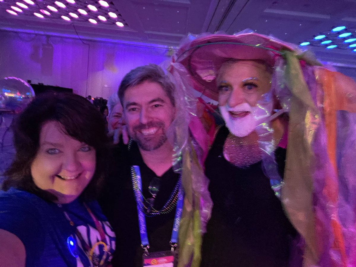 DLaidler's tweet photo. @PayrollOrg My favorite photos from fete! #PayCon #payosnc https://t.co/3TM5p4g8Q7