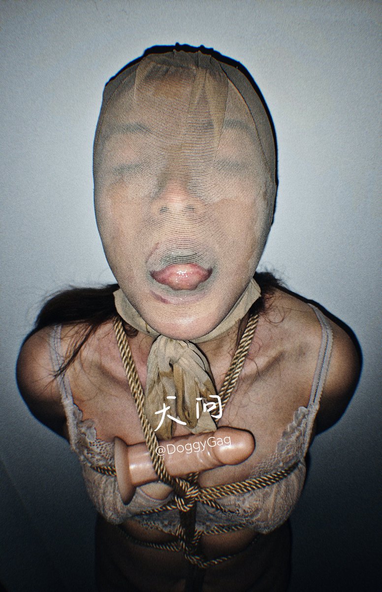 深夜加班整理完资料的大律师看到同事柜子里的裤袜，不禁骚动起来，求着主人又是调教羞辱一番；
#律师 #绳缚 #丝袜套头 #裤袜 #恋足癖 #阳具 #羞辱调教 #原味 #反差 #BDSM #痴女