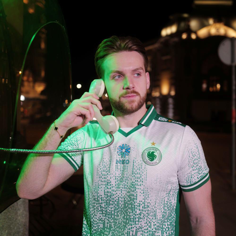 Who could bro possibly be on the phone with