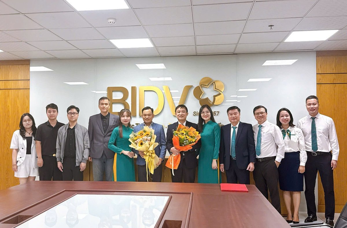nhutcmos's tweet photo. Opus Solution chính thức triển khai dự án Tasken iBanking cùng BIDV. Quản lý tối ưu dòng tiền doanh nghiệp, tránh thất thoát. Xếp hạng nhân viên và đề xuất những gói vay ưu đãi. Chúc team dự án 2 bên thành công #opussolution #bidv #tasken #ibanking #copilot https://t.co/NjbkRbbW2f