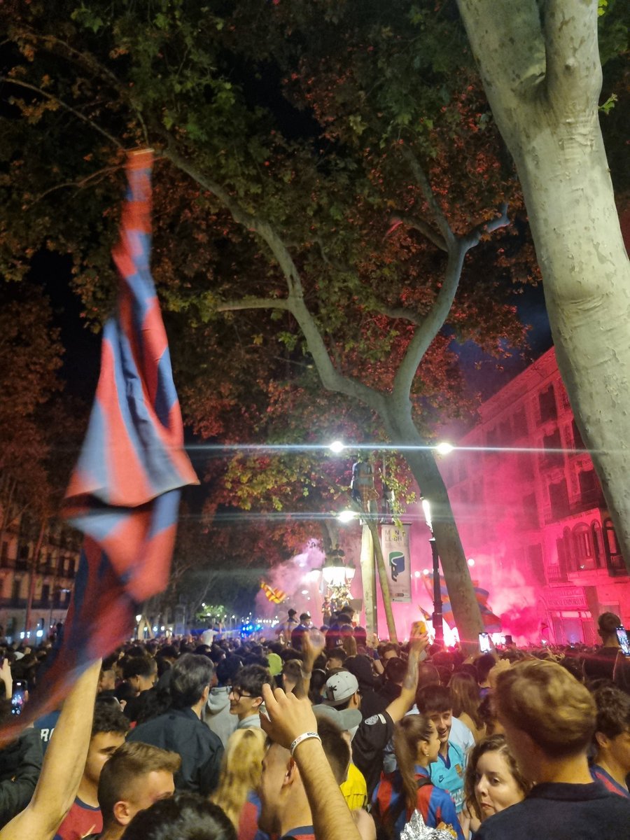 5ro13's tweet photo. ser del Barça es, el millor que  hi-ha. Bona nit a tothom🏆 https://t.co/bFGUGdS7fe