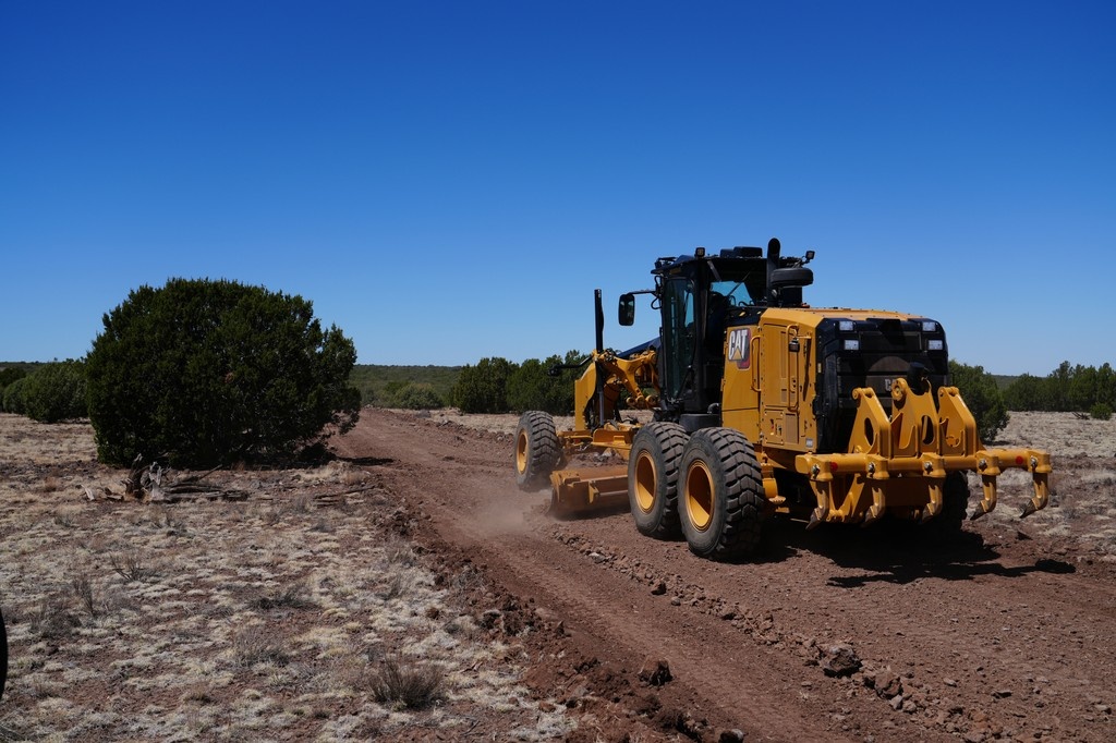 westernlandsale's tweet photo. Clearing the way for your dream property
🚜 
Join our land sale event on May 17 in Show Low, AZ, and own a piece of this rugged paradise. 

#SilverCreekRanch #ShowLowAZ #LandDevelopment https://t.co/xgpL8HrOrk