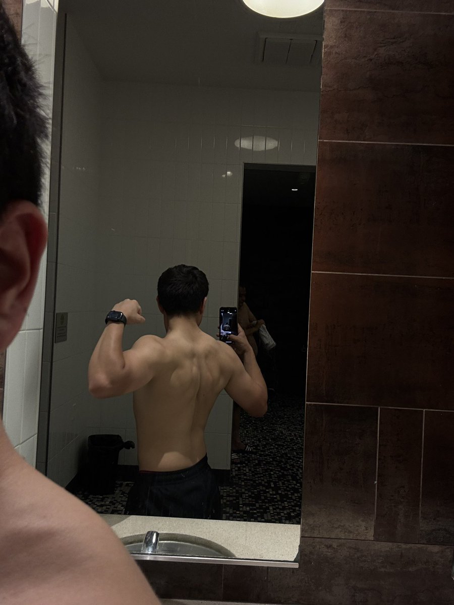 jerryx_zz's tweet photo. Love my back days !! 🫡 #gym https://t.co/l6HZNrBxJO