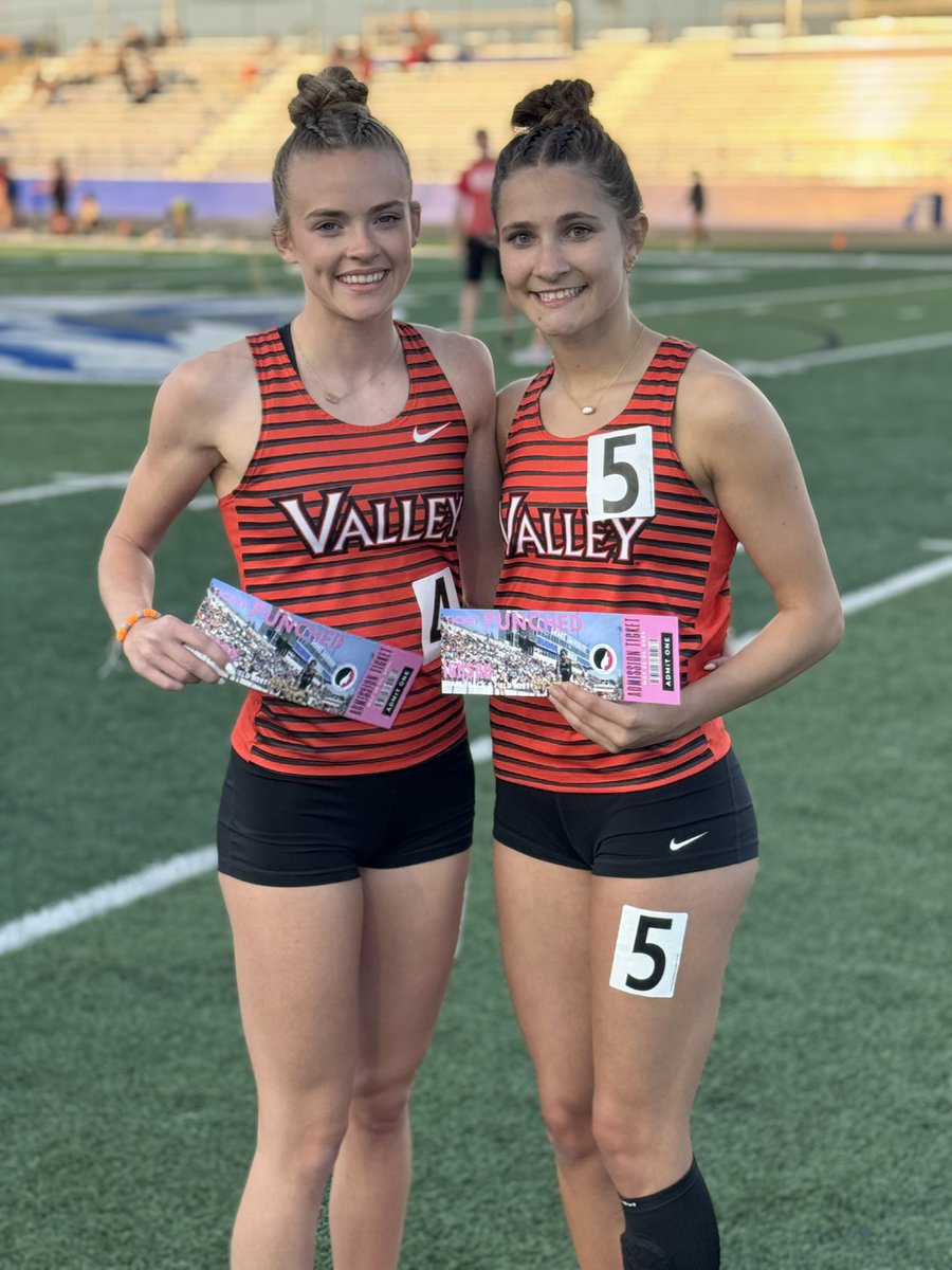 Two Tickets, two teammates going in the 100mh!
Emma: 13.69
Morgan: 14.12