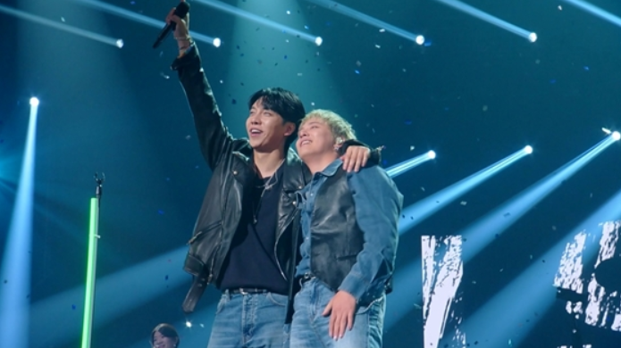 Lee Seung-gi and Lee Hong-ki Deliver Stunning Duet on First Appearance in Immortal Songs