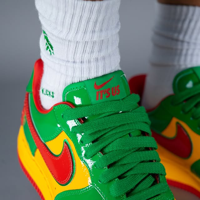 fullress's tweet photo. 【国内 2025年 5/22 発売】
「Lil Yachty/リル・ヨッティ」× NIKE AIR FORCE 1 “Lucky Green/Mystic Red” (ナイキ エア フォース 1 “ラッキーグリーン/ミスティックレッド”) [IH4383-300]

・SNKRS 5/22 9:00~

>> https://t.co/1CQyqGQPSM https://t.co/TcnbtmH7pm