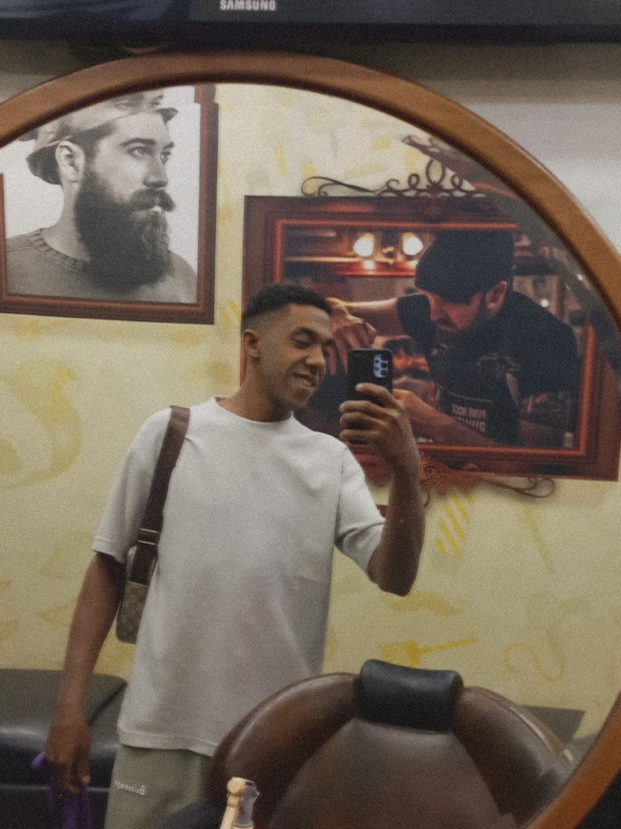 حاجتين مبفكرش فيهم ،
رأي الناس والناس .🖤