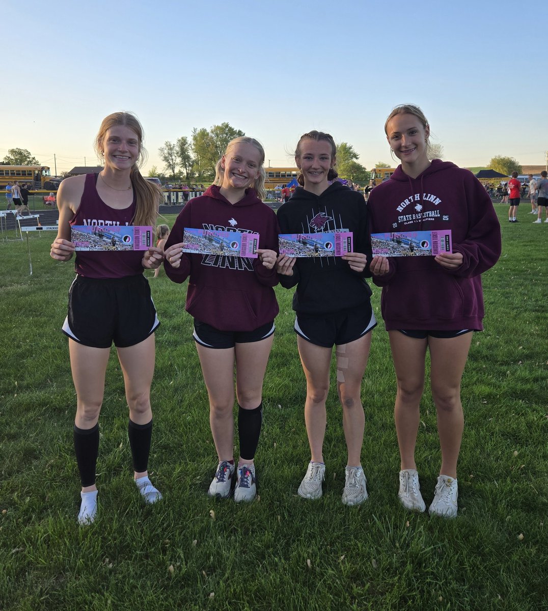 North Linn 4x8 District Champs! PR by almost 3 sec. #NLTF <a href="/IGHSAU/">IGHSAU</a>