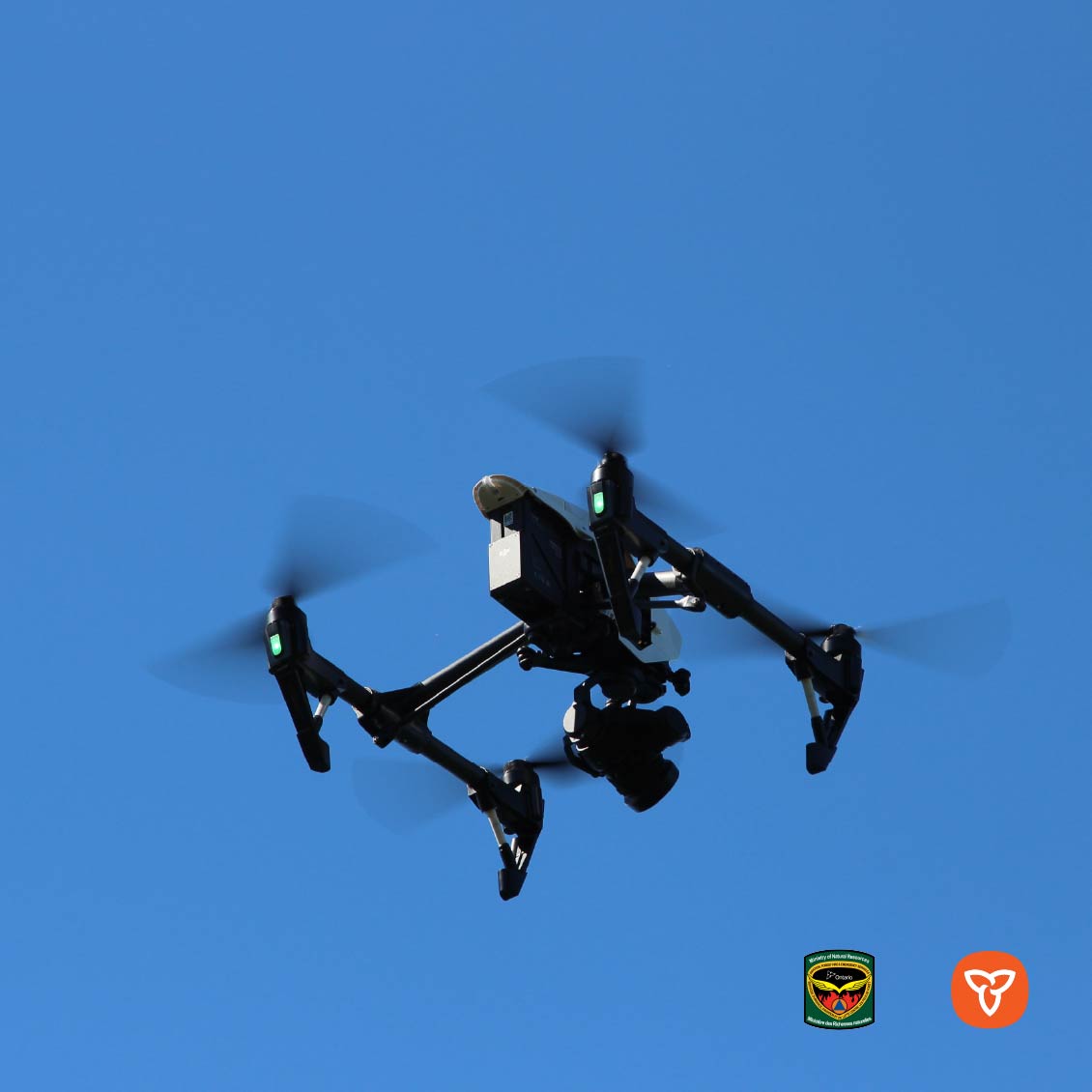ONforestfires's tweet image. Do NOT fly drones within 9 km of a #wildland #fire. You can put the safety of pilots and #FireRangers at risk. It’s dangerous and illegal. For more information visit: ontario.ca/page/drones-wa…