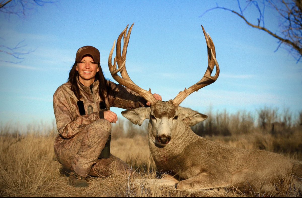 The “Blowout Buck” lived in a hole in the back of a sand draw. We watched him for days then made a play on him and it worked out❤️🙏🏼