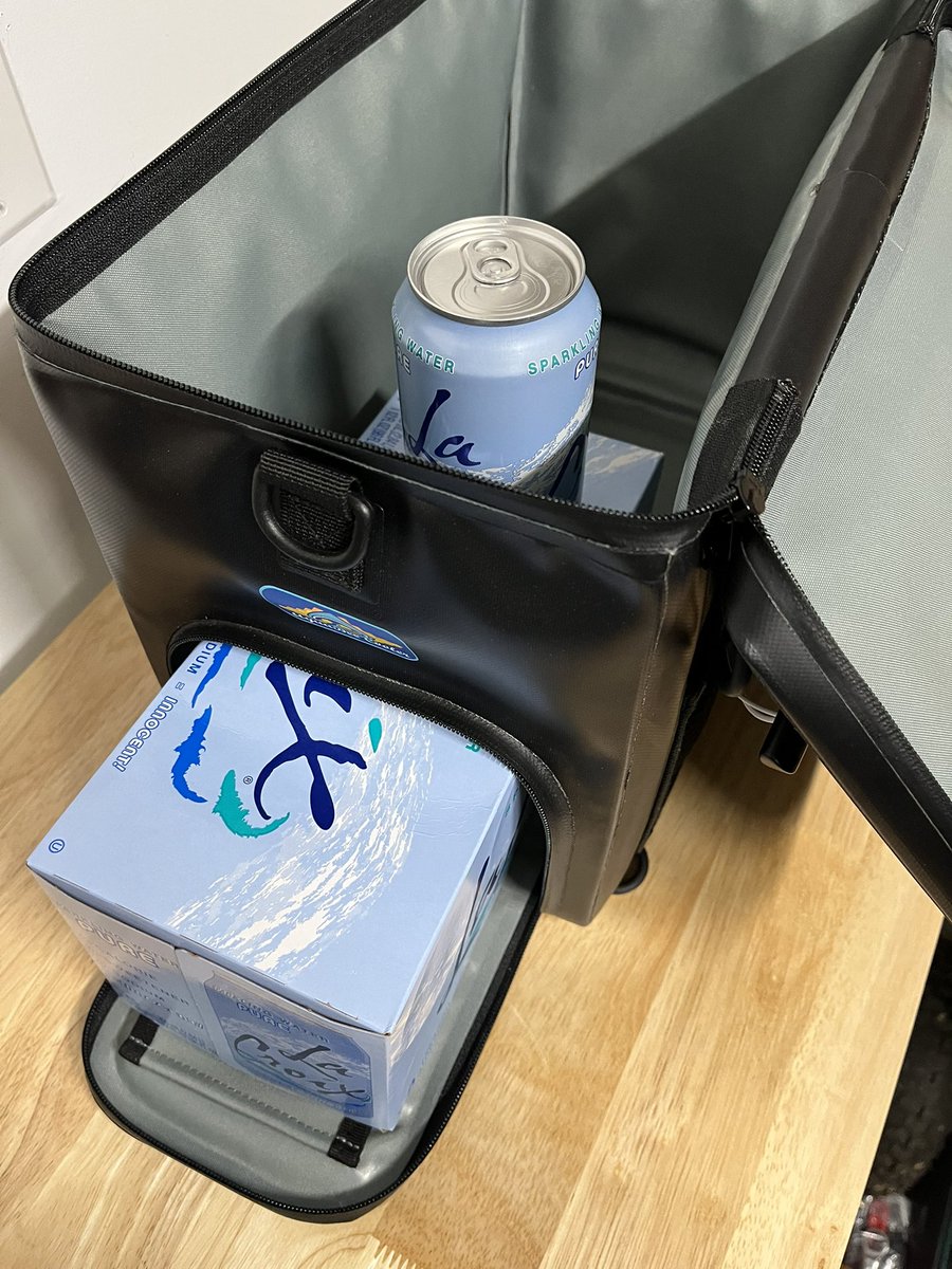 aquabeecooler's tweet photo. #Graduation #Graduation2025 #GraduatingClass #ClassOf2025 #CONGRATULATIONS #JobWellDone #NextGenCooler #CoolerForever #ohYeah https://t.co/7L4pshonHF