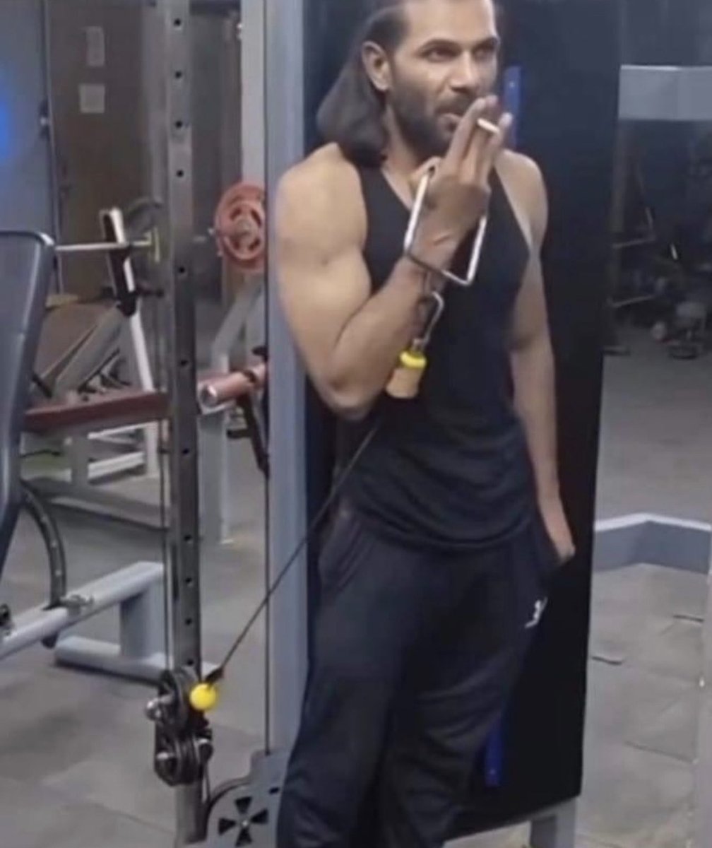 insane poses (@insaneposes) on Twitter photo 