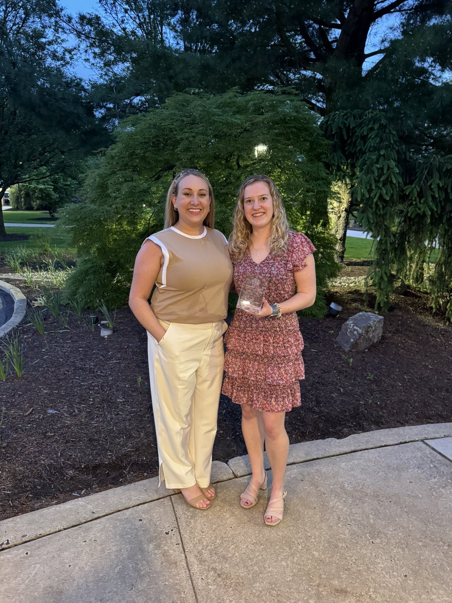 Congratulations to our very own Kayleigh 6-Piece Miller for being awarded the Academic Vice President and Provost’s Award at the Excellence in Student Leadership and Service Awards Ceremony 🌟🤍#studentathlete #sheslikereallysmart