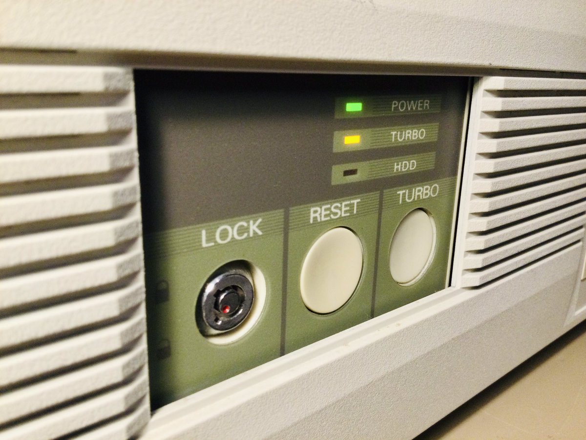 gordoslair's tweet image. You know what a trackball is good for? Playing old arcade ports of games that used a ball. Like Rampart. 386 bliss. #MSDOS #VGA #Adlib