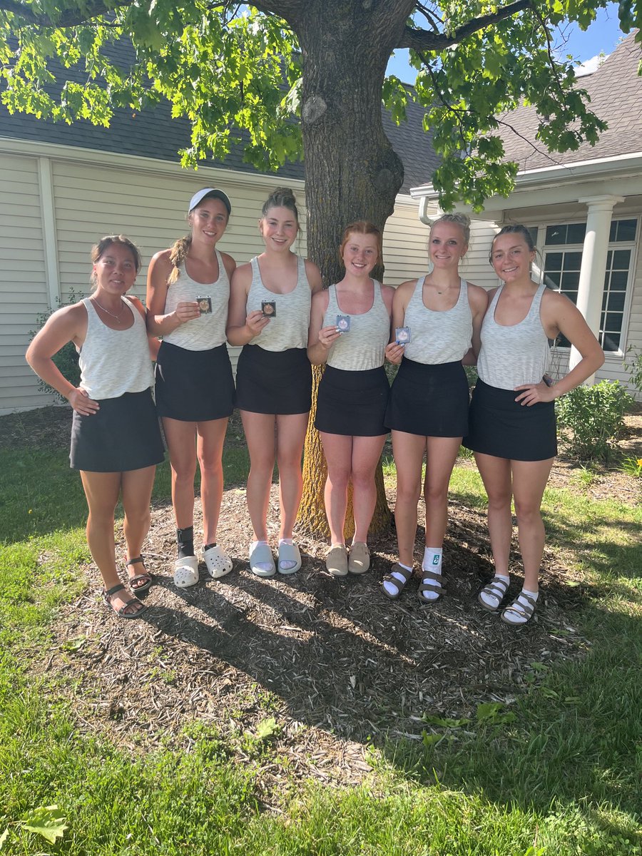 5th place team metro finish for these Lady Monarchs! Very proud of you all! Keep working hard. #WeArePLV 🎾
