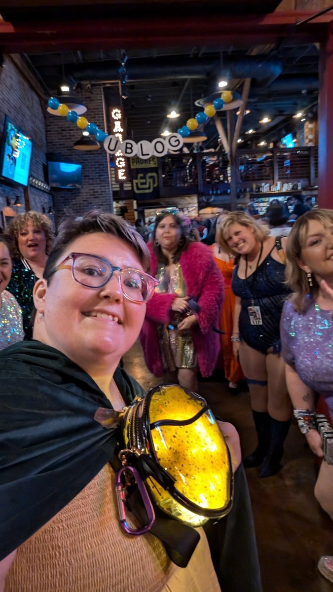 CapnAmericrunch's tweet photo. @SD_Comic_Con All the Taylors at last year's party! https://t.co/5ArWKcmirF