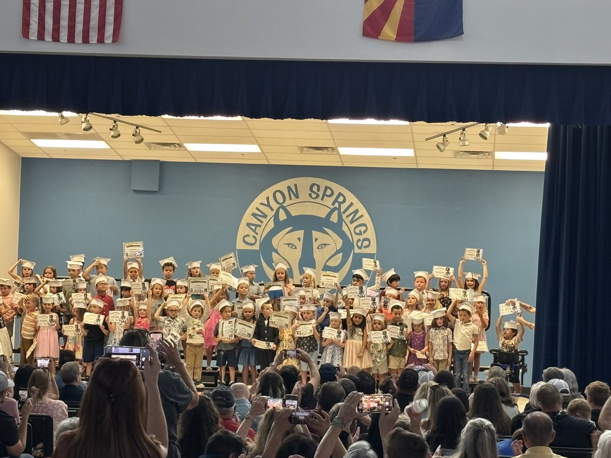 CanyonSpringsDV's tweet photo. Congratulations to our kindergarteners on their promotion! We're so proud of all they've learned and can't wait to see them shine in first grade!
#KindergartenPromotion #ProudTeachers
#GrowingLearners #AZSchools #azpublicschools #azed #azstemschool #anthemaz @DVUSD https://t.co/dFVlg96rra