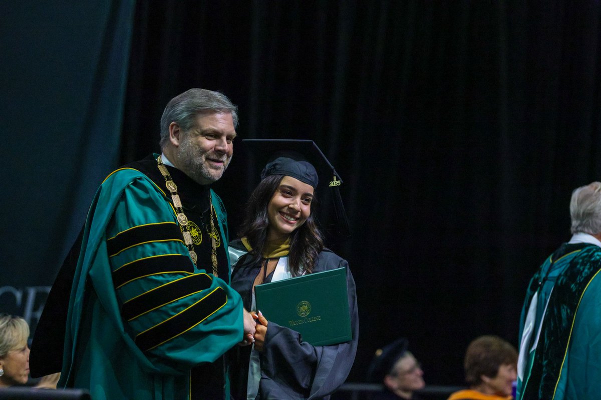 WagnerAthletics's tweet photo. Mastered it! ✅🎓
#WagnerGrad | #LetsFly https://t.co/Rm4EC8ewUt