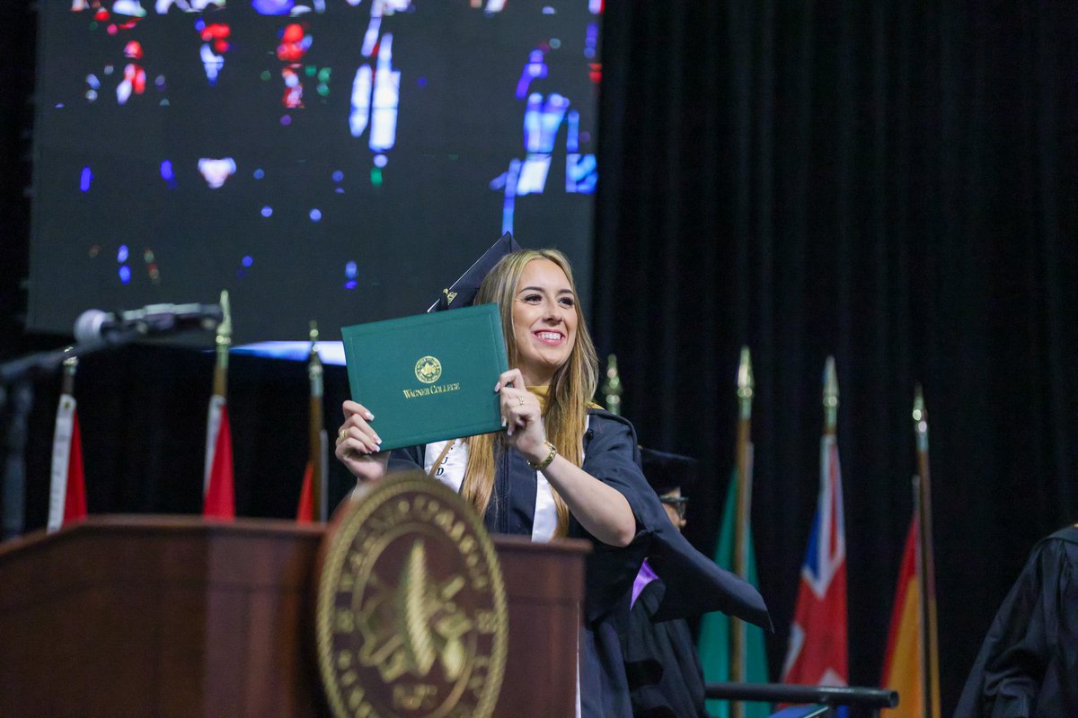 WagnerAthletics's tweet photo. Mastered it! ✅🎓
#WagnerGrad | #LetsFly https://t.co/Rm4EC8ewUt