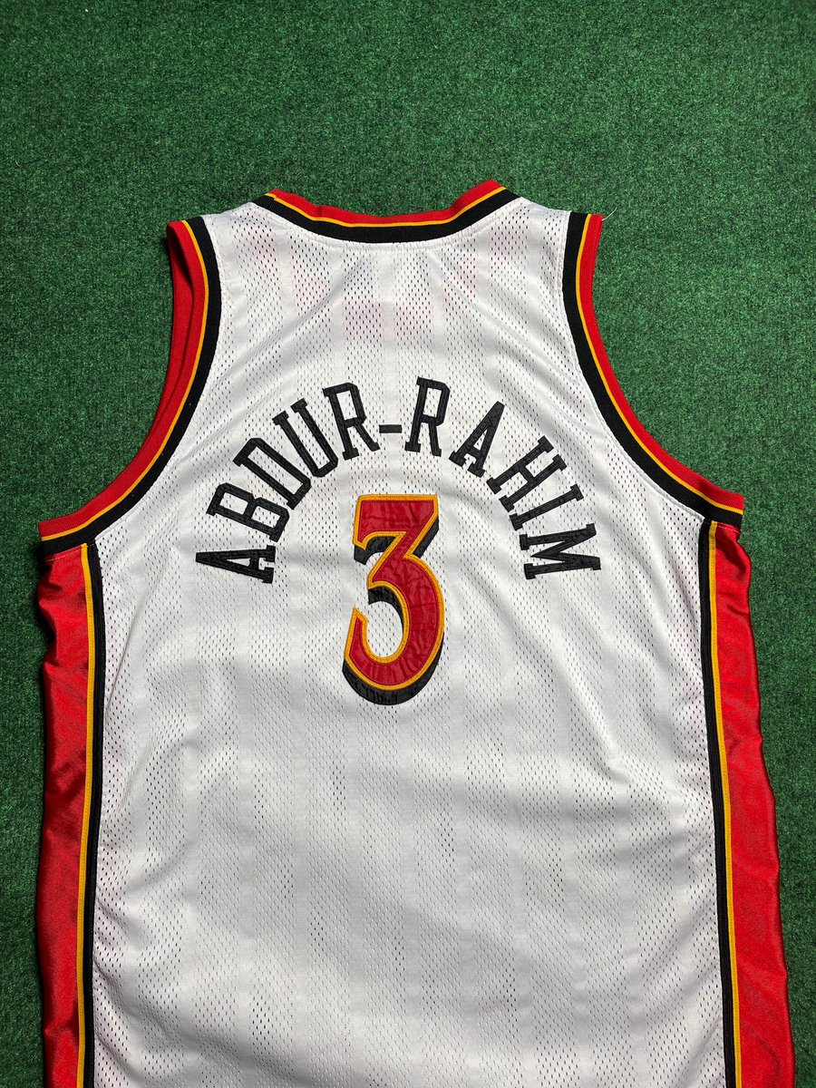<a href="/FastbreakHoops5/">Fastbreak Hoops</a> Shareef Abdur Rahim 🫡 
<a href="/JalenMoore14/">Jalen Moore</a>