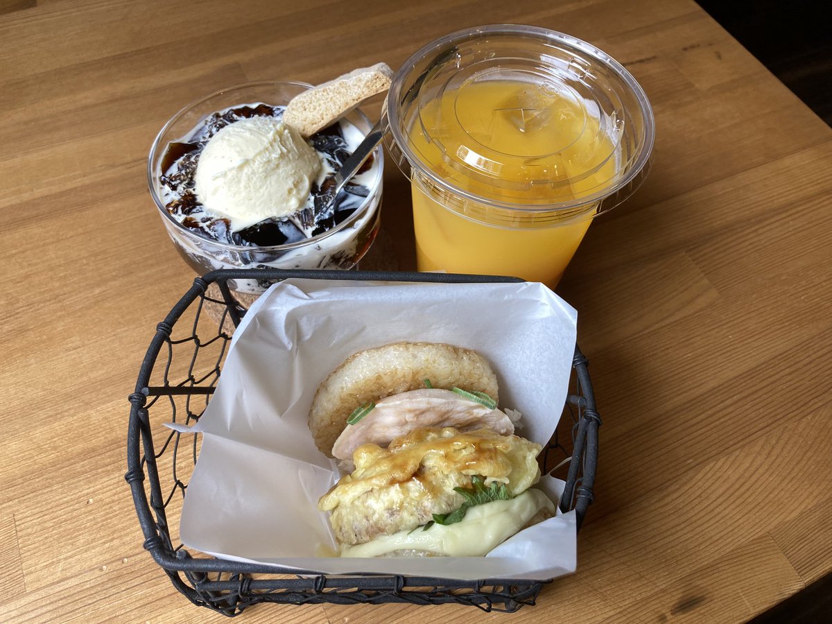 ayudabe's tweet photo. #lunch 宮城県利府町 生石庵(Oishi An) ごはんサンドセット(仙台麩と蒸し鶏のごはんサンド•深煎り豆の珈琲ゼリー•みかんジュース) #利府 #cafe #ごはんサンド #rifu #auPAY 惣の関ダム湖畔に佇む不定期営業の森の中のカフェ. https://t.co/AJSHwl6d1b