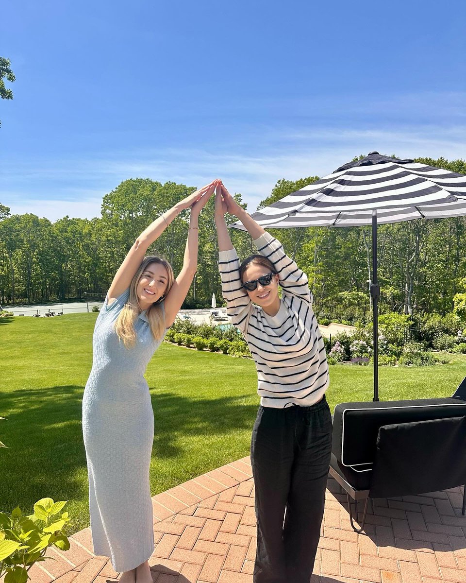 realHeelsRight's tweet photo. Friendship, sunlight, and gratitude ✨
We carry our roots into every celebration — the joy, the values, the generations behind us.
As we say in Hebrew, “Simcha” (שִׂמְחָה) — joy that is shared becomes multiplied.
L’chaim to more days like this 💫
#Gratitude #JewishJoy https://t.co/meuup88u7R