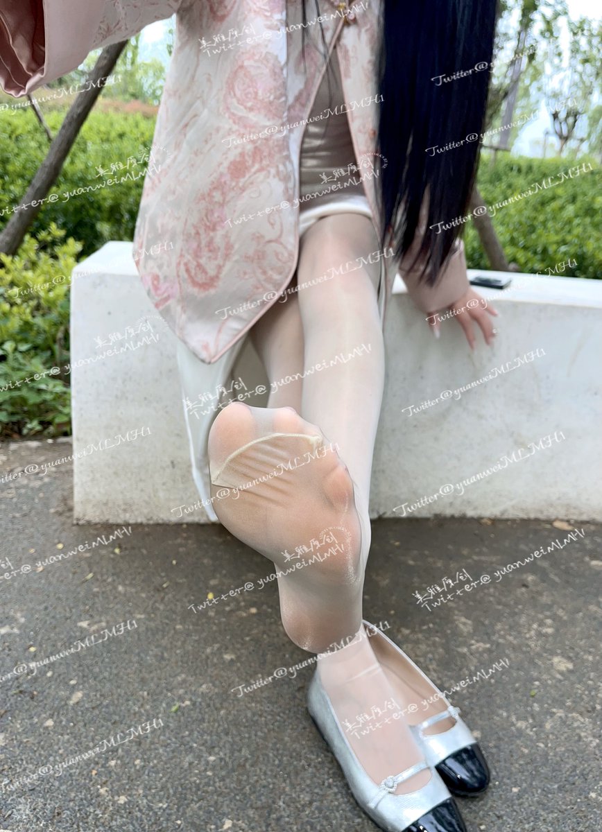 夏天怎么有效应对汗JIO呢？又是汗又是泥的，真想在鞋里装个空调 https://t.co/iEc5F3D5Hd