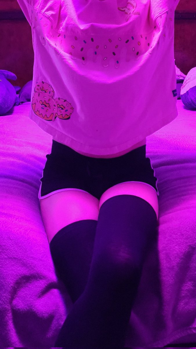 KezzyPup's tweet photo. any volunteers for me to go between my thighs~
#Femboy #furry #sissy https://t.co/kNUNrnpCZX