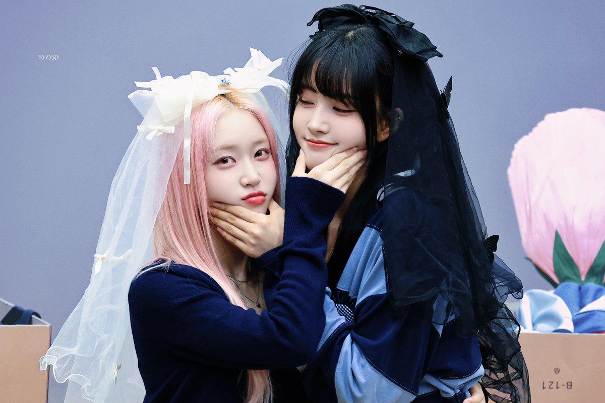 250515

🐯🐰

#스테이씨 #STAYC #윤 #Yoon #자윤 #심자윤 #ユン #Sumin #수민