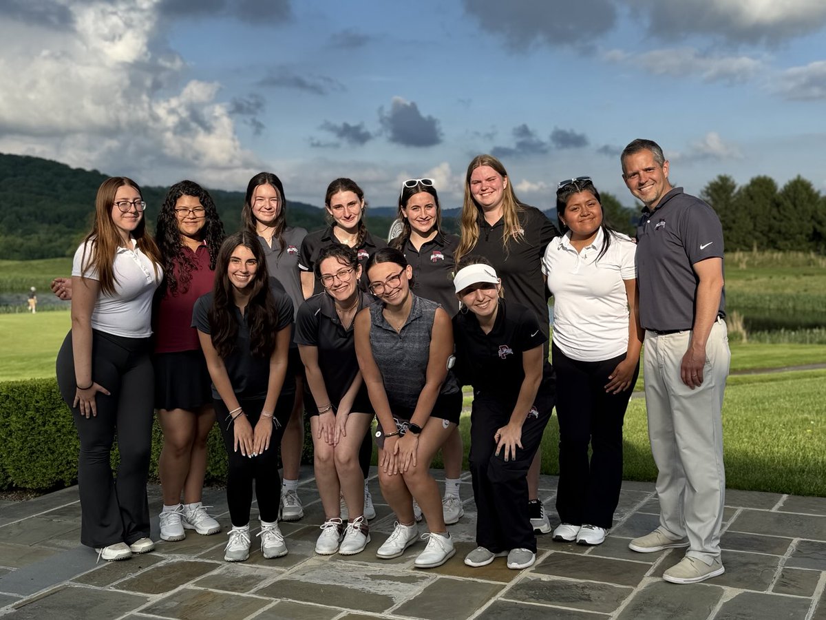 CoachJPGonz's tweet image. And just like that… the season’s over. 😢 Such great memories and accomplishments. We say goodbye to our incredible seniors. Sav, Kate, Maeve, and G. ⛳️ 🏌️‍♀️ #onetakewonder
