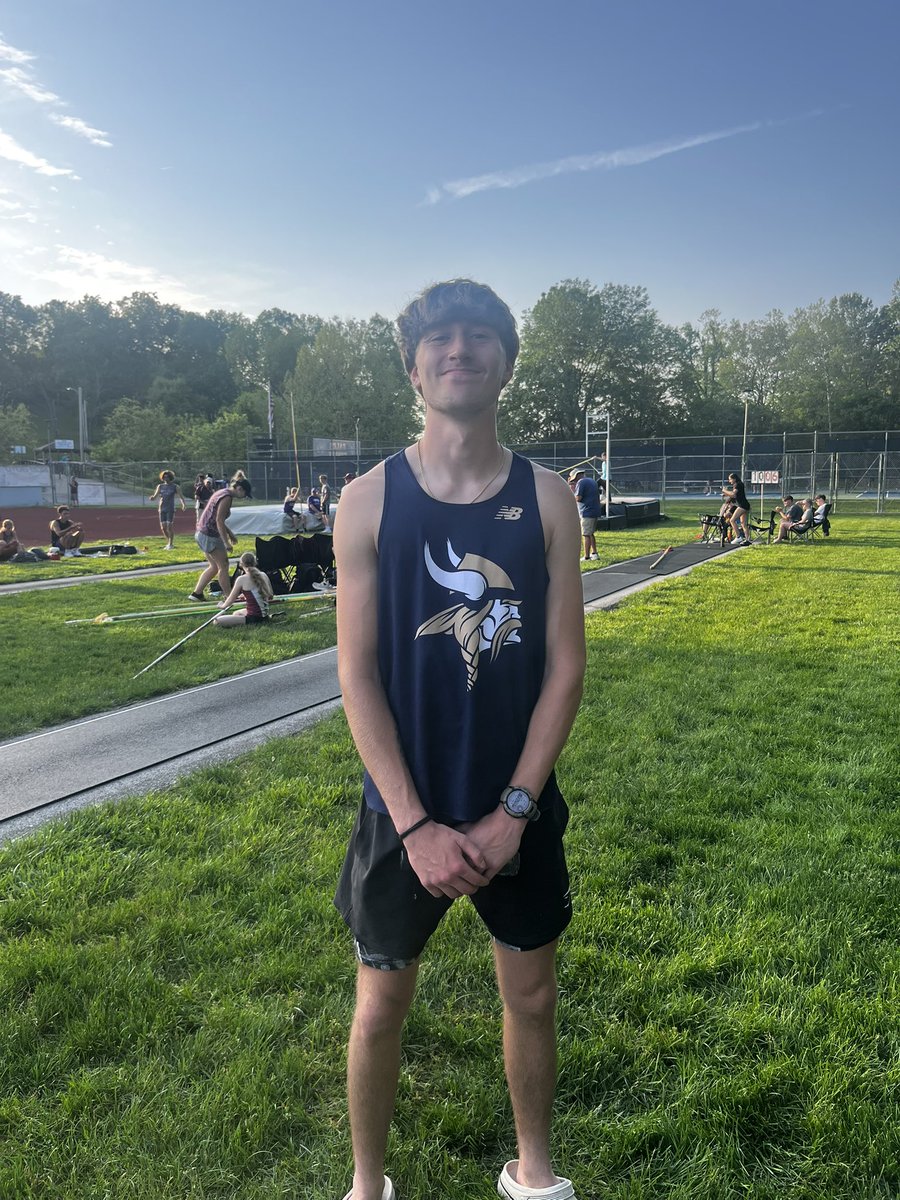 Brandon Searles takes 7th in long jump with a PR-19’1.5”!