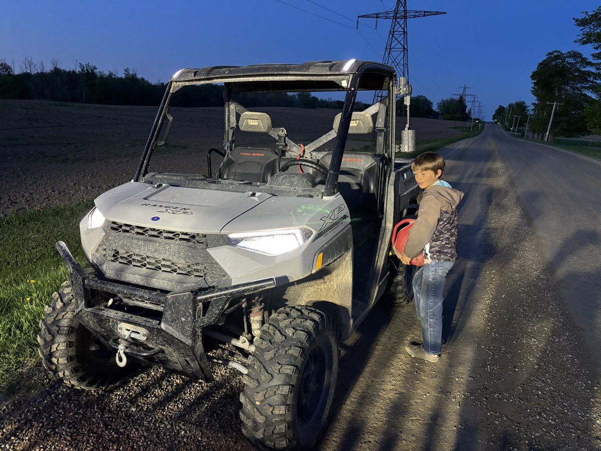 calhorst5's tweet image. Nice start on 2025 #organic corn. While only God can make it grow, I enjoy doing the best job I can. Little guy learned about the value of the fuel gauge 😎