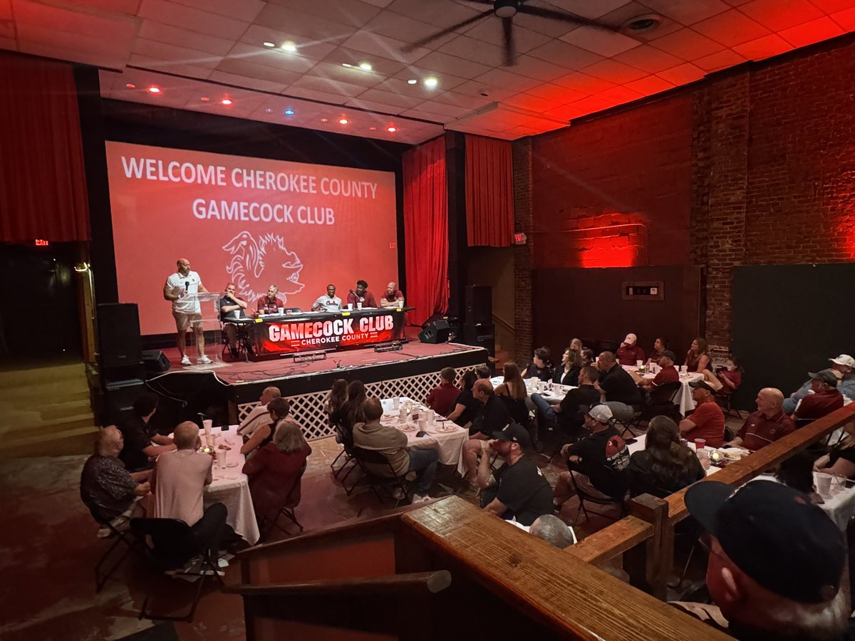 jasonbmcswain's tweet photo. Thank you to @ShedSarratt_ and @Emazon7 for coming out to the @CCGamecocks Spring Party! Two great young men and student athletes that represent @GaffneyFootball and @GamecockFB well! 🤙🏼 https://t.co/FvGOohHlAI