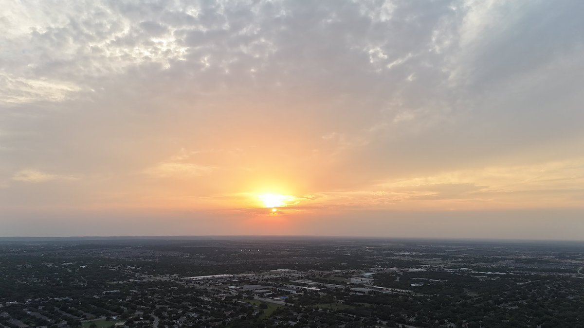 Foster97Mark's tweet image. Sunset tonight. #atxwx #atx #Austin #austintx #txwx #sunsetphotography #Texas #weather