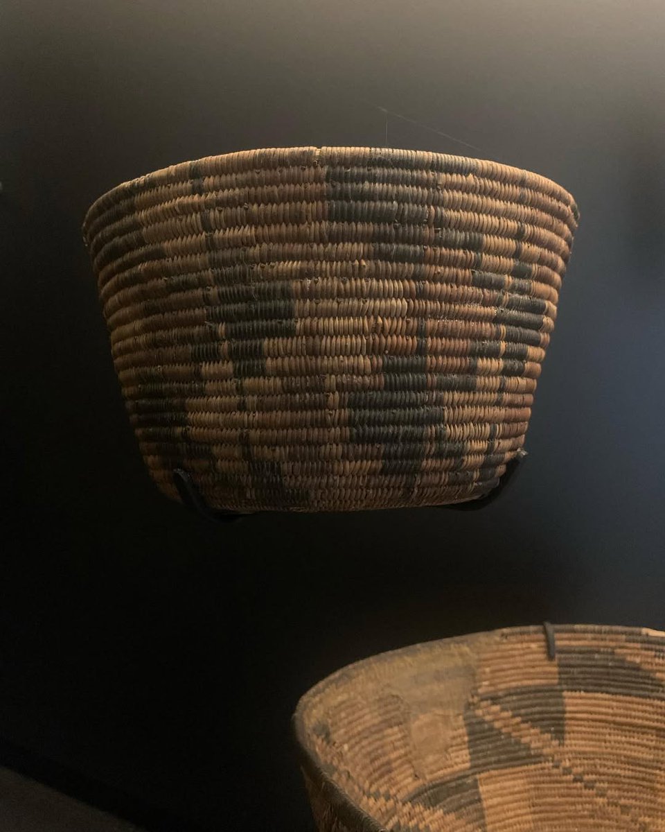 ItvPetorca's tweet photo. Rescatando algo de nuestra prehistoria, la foto 1 corresponde a una clava , encontrada en #Pedernal, la foto 2 corresponde a cestas vegetales Incas, en cuyo interior se encontraron vellones de lana de Vicuña, también encontradas en #Pedernal. #petorca https://t.co/UMgLEBJDtb