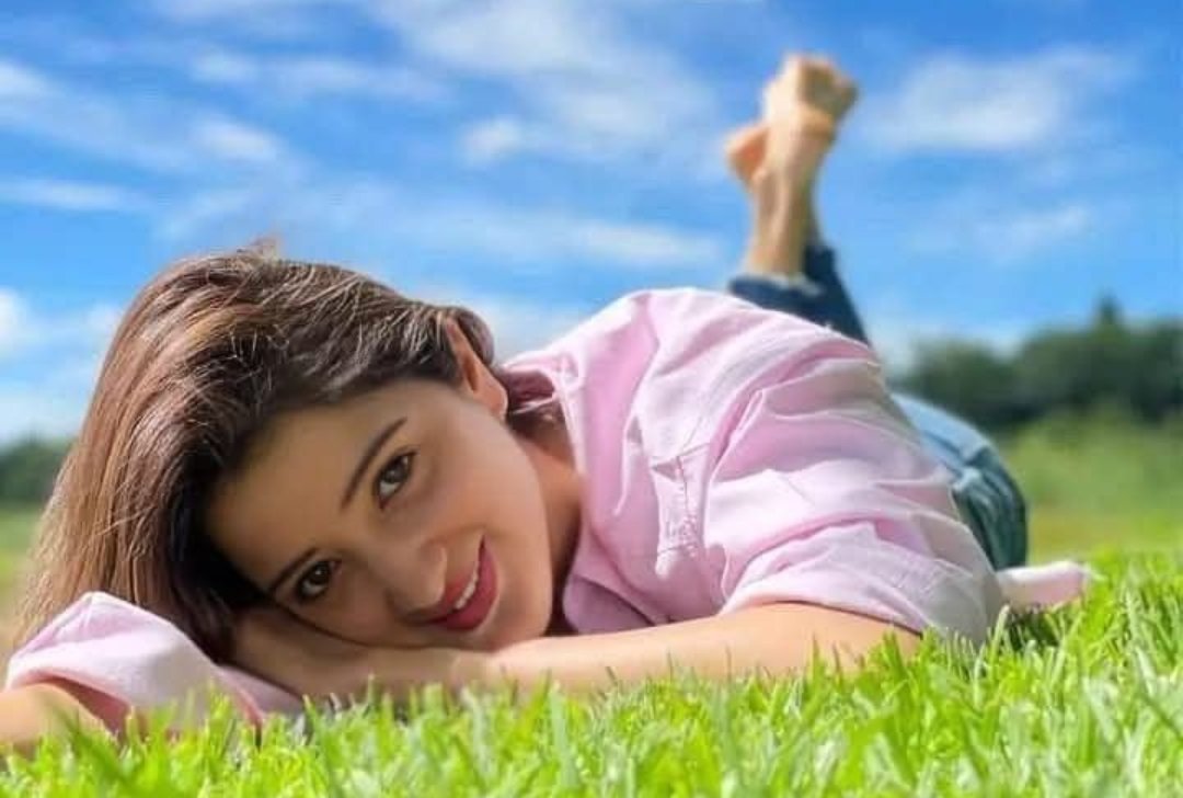 Why be proud of your goodness,

In someone's story we are also wrong! 🥀

Good Morning 𝕏 . 🫶  ❤ 🌻