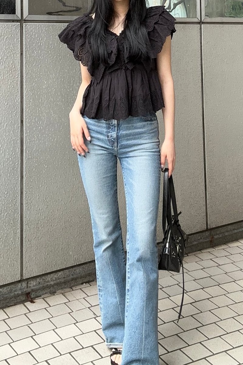 EYELET CAPSLEEVE BLOUSE】 MVSとの相性も◎ 繊細な刺繍が施された 
